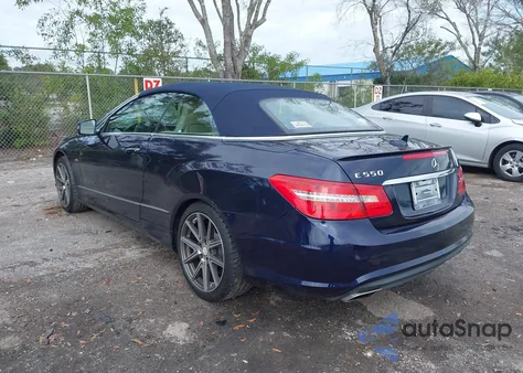 2012 Mercedes-Benz E 550 z USA, uszkodzony, nr VIN WDDKK7DF0CF180730